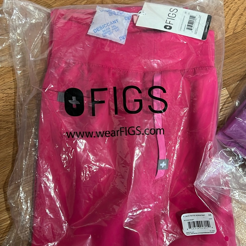 Hot pink Figs scrub pants xs NWT